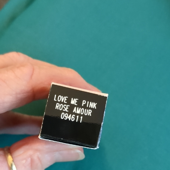 Mary Kay Gel Semi-Shine Lipstick - Elegant Black - Picture 2 of 3